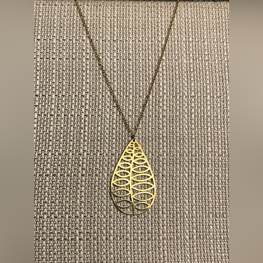💎Contemporary Kris Nations Necklace💎